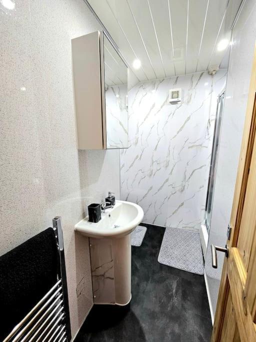 Spacious Haven With Free Parking Γλασκώβη Εξωτερικό φωτογραφία